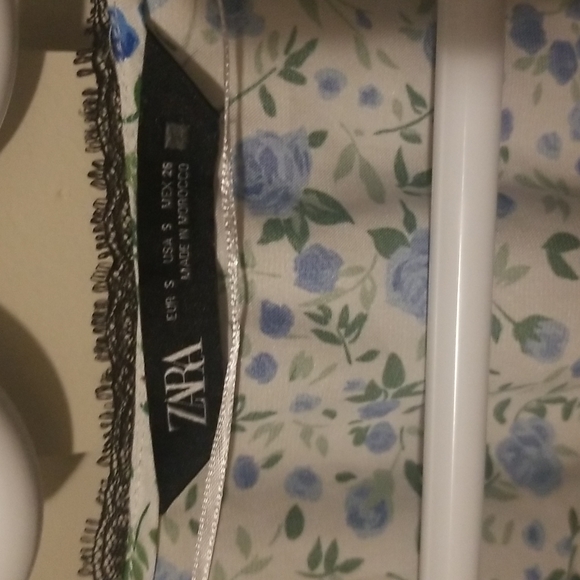 Zara Two Toned Satin Blouse in a Floral Print - Picture 4 of 5